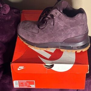 Nike act boot